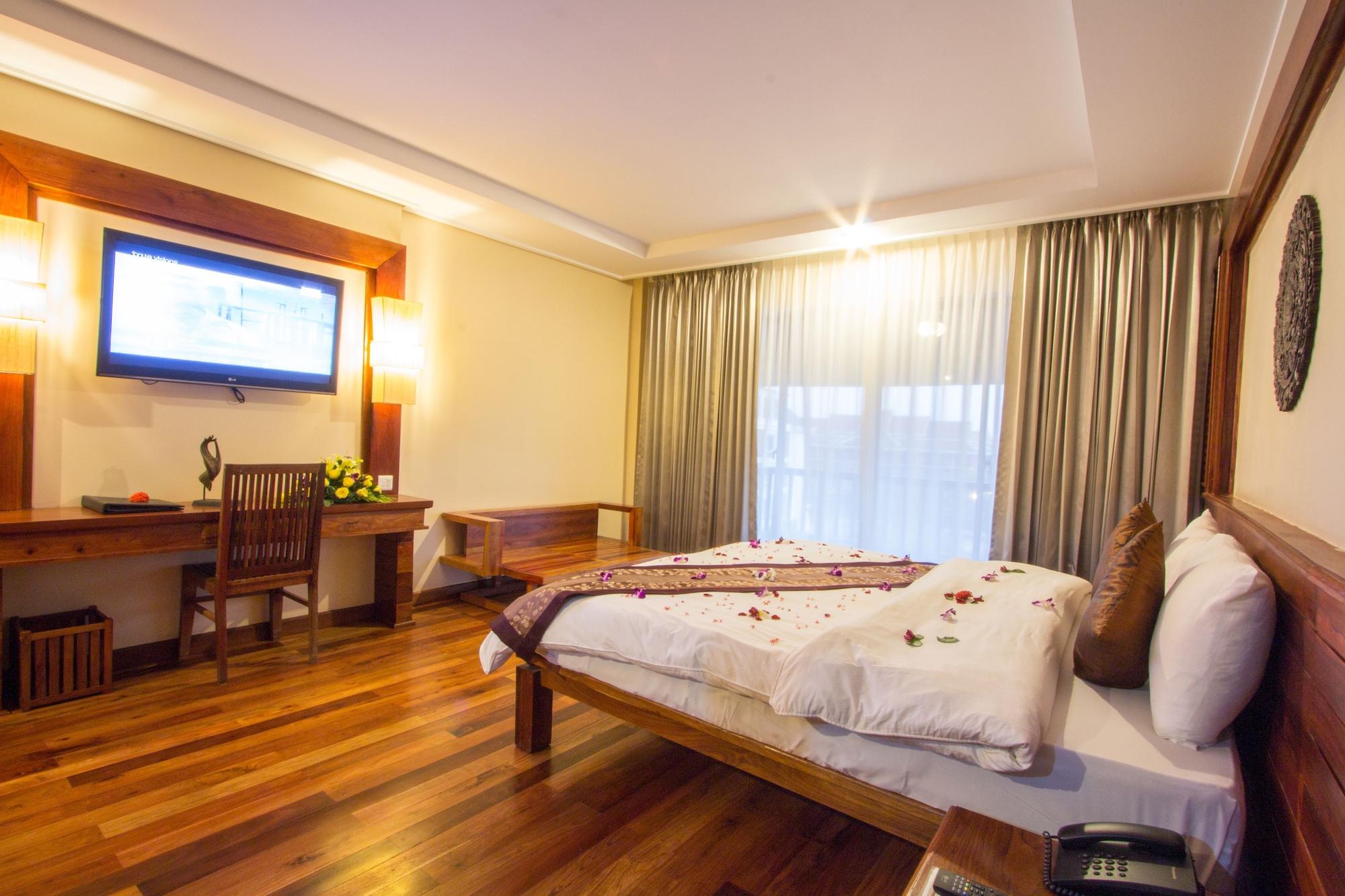 Royal Empire Premium Hotel Siem Reap Ngoại thất bức ảnh