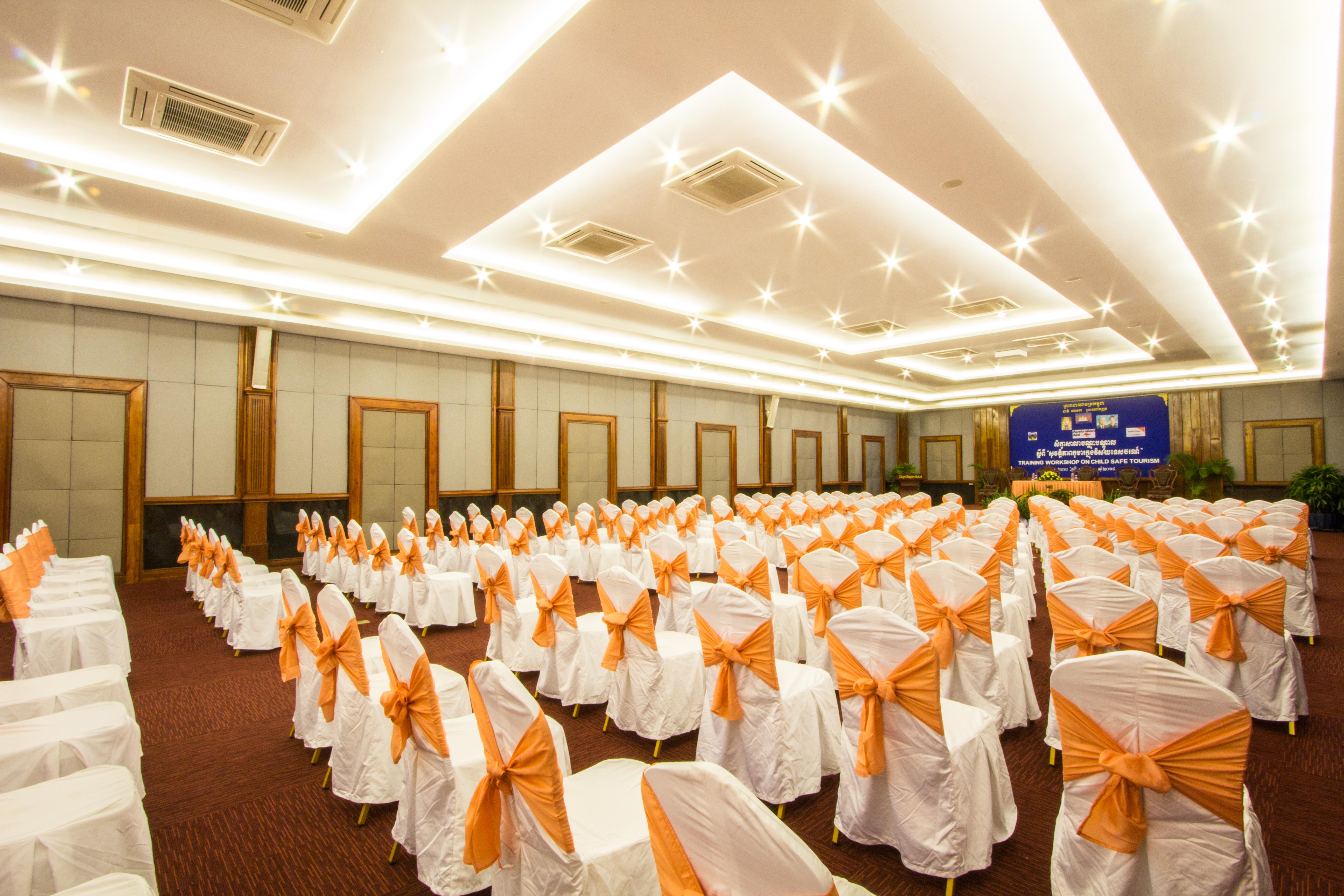 Royal Empire Premium Hotel Siem Reap Ngoại thất bức ảnh