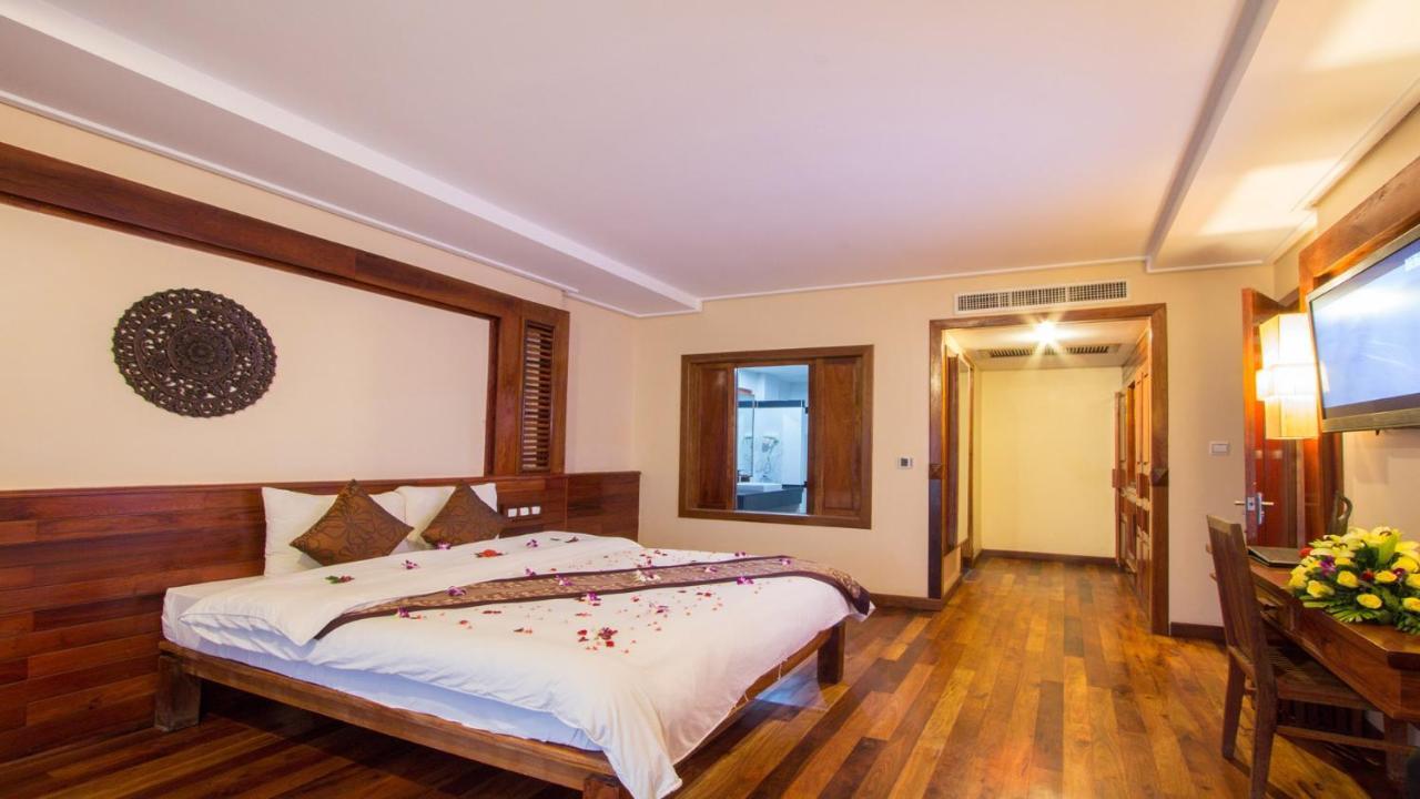 Royal Empire Premium Hotel Siem Reap Ngoại thất bức ảnh