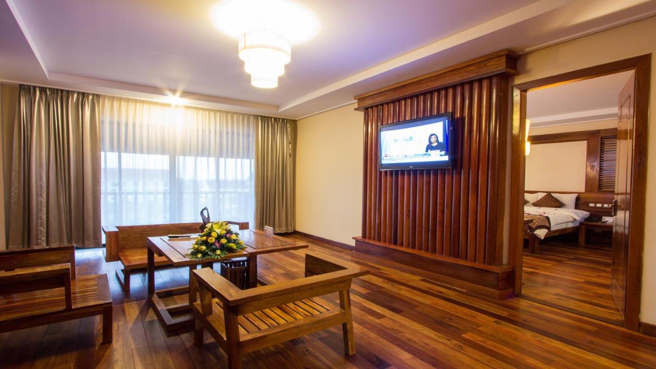 Royal Empire Premium Hotel Siem Reap Ngoại thất bức ảnh