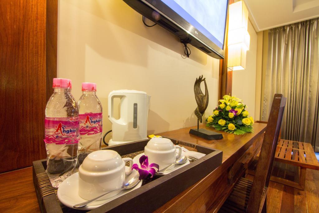 Royal Empire Premium Hotel Siem Reap Ngoại thất bức ảnh
