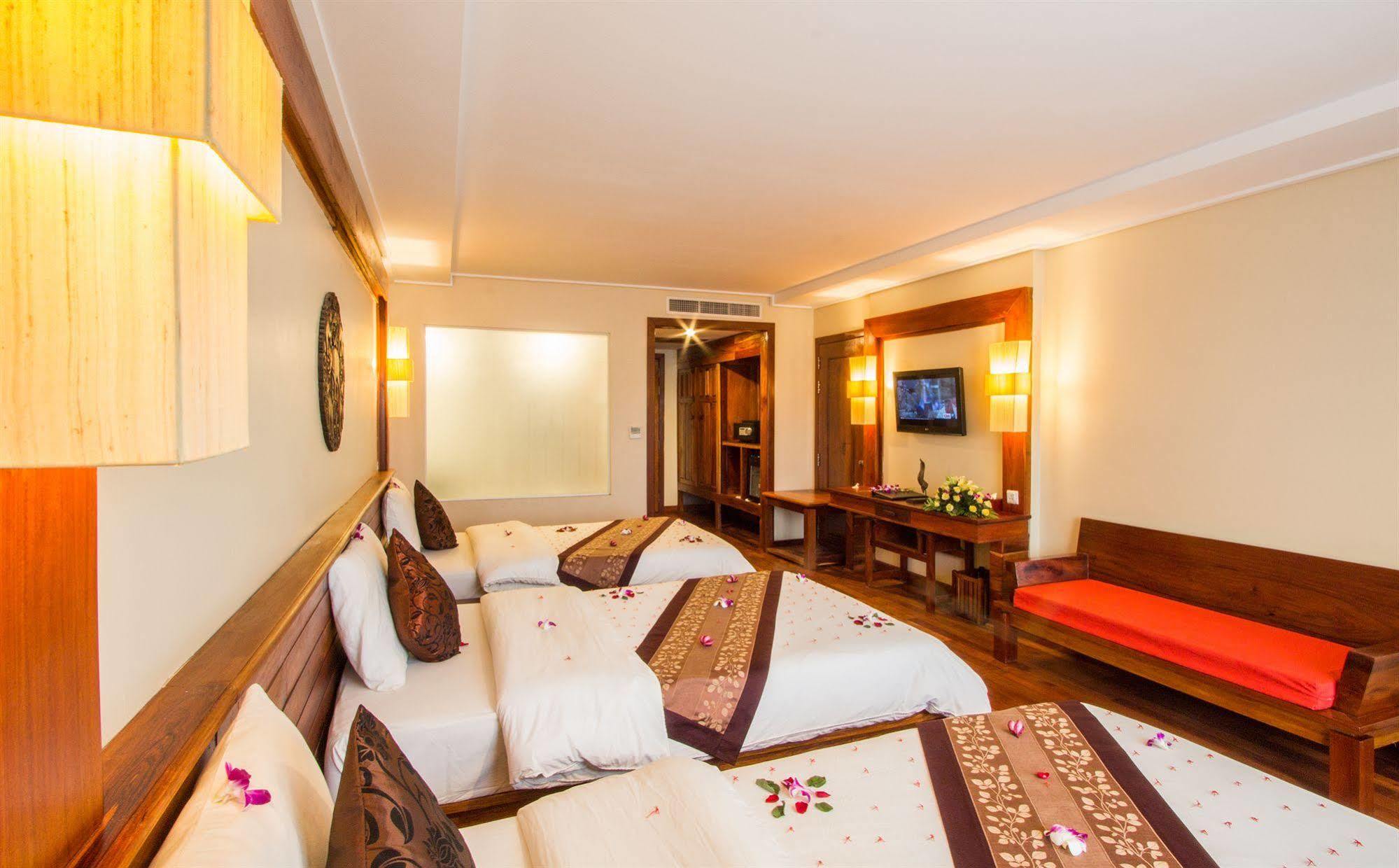 Royal Empire Premium Hotel Siem Reap Ngoại thất bức ảnh