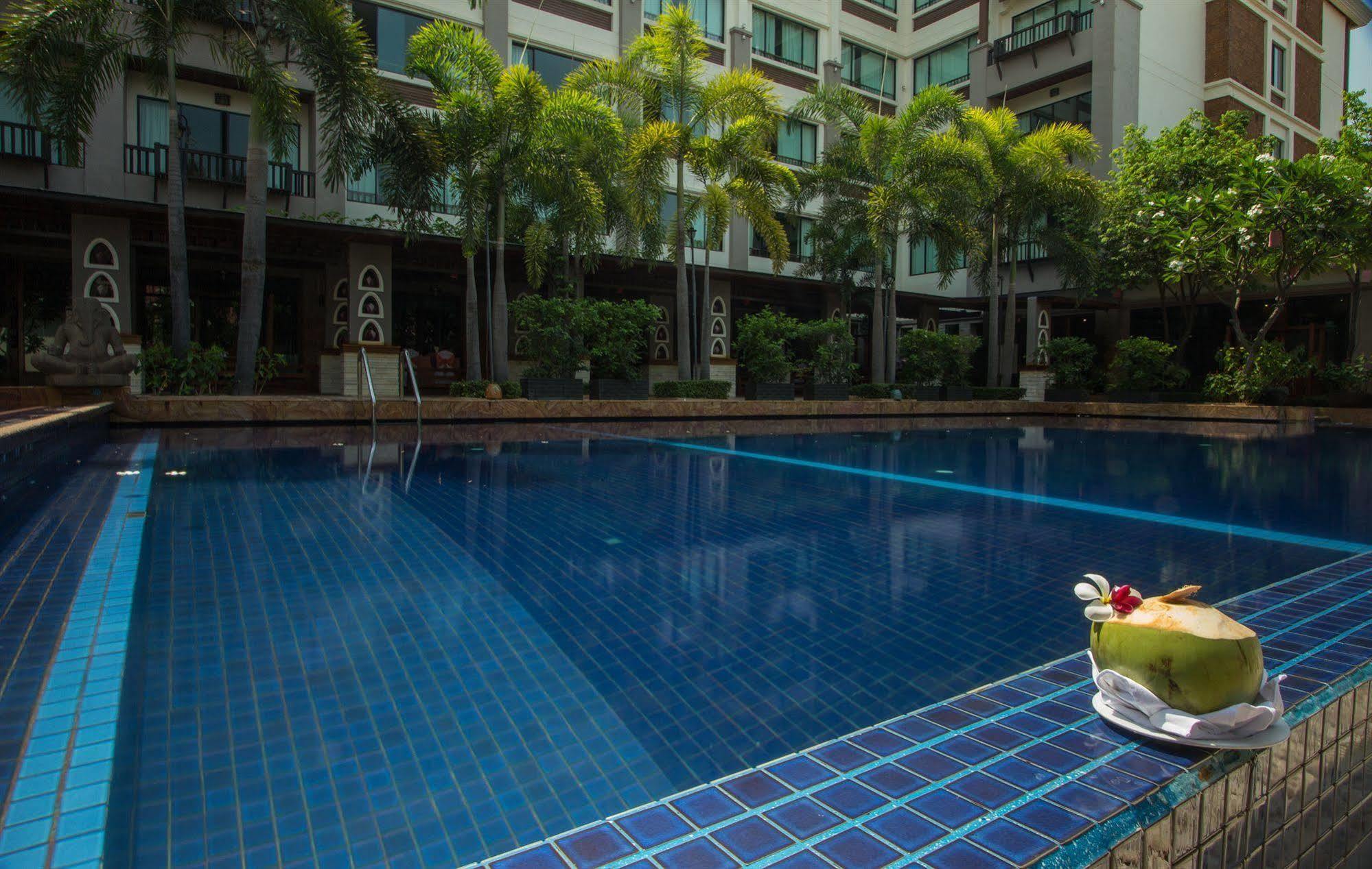 Royal Empire Premium Hotel Siem Reap Ngoại thất bức ảnh